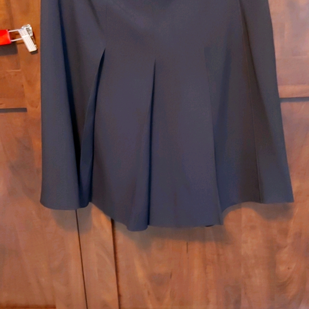 Blk pleated skirt,